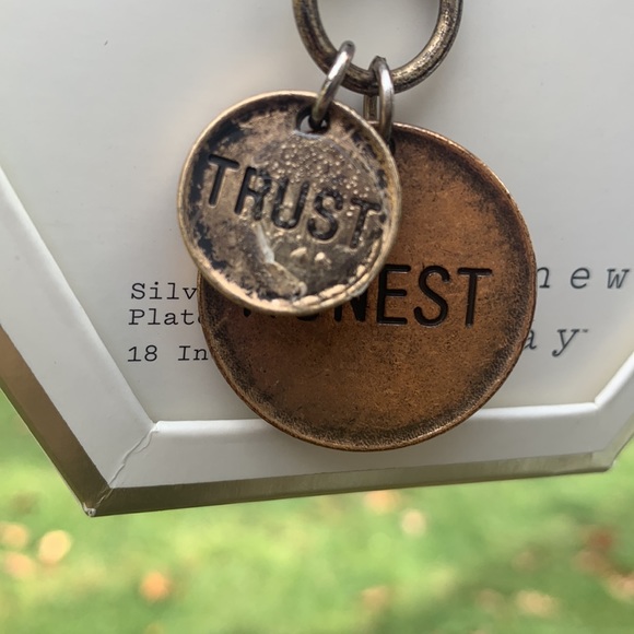 🗝️ Trust + Honest Necklace 🗝️ - Picture 3 of 5
